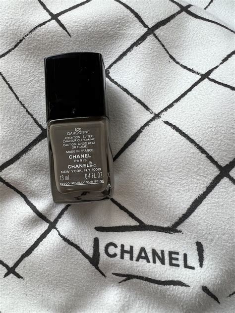 chanel le vernis nail polish garconne 520|chanel rouge puissant nail polish.